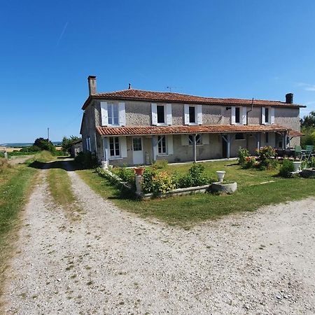 Grande Maison Avec Jardin, Animaux,Au Calme Yviers Buitenkant foto