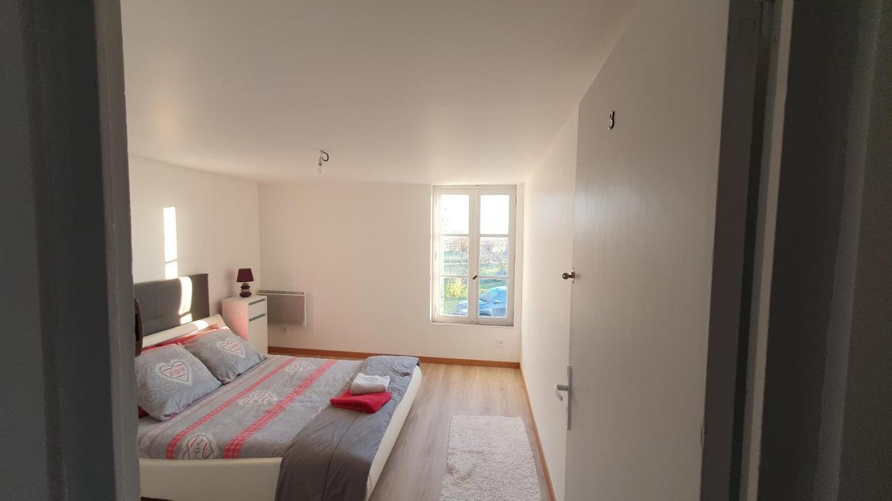 Grande Maison Avec Jardin, Animaux,Au Calme Yviers Buitenkant foto